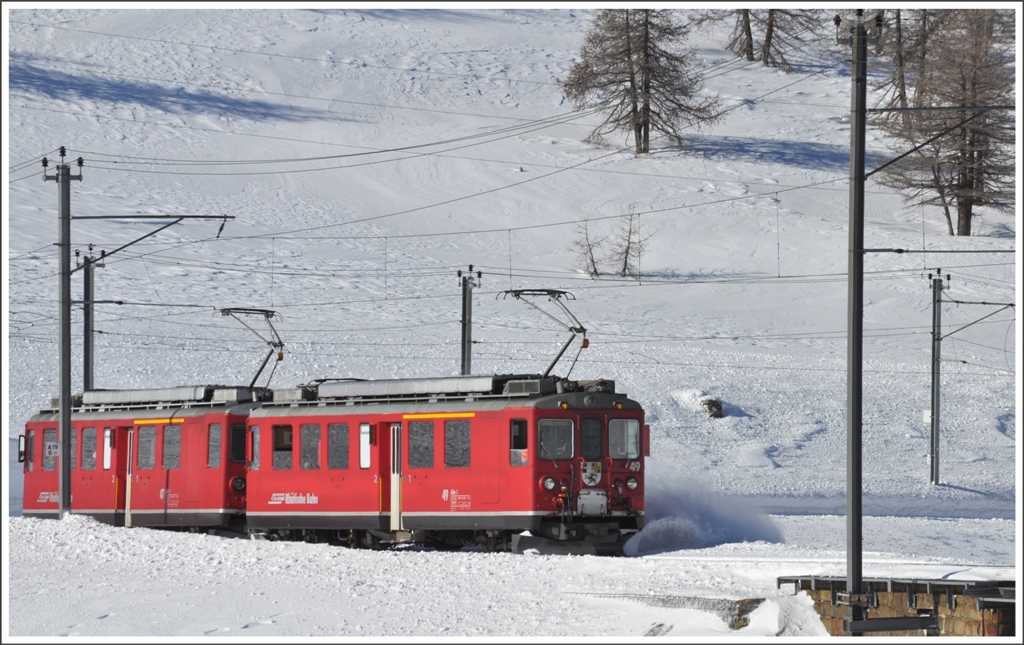 TW 47 und 49 nhern sich der oberen Berninabachbrcke. (26.02.2011)