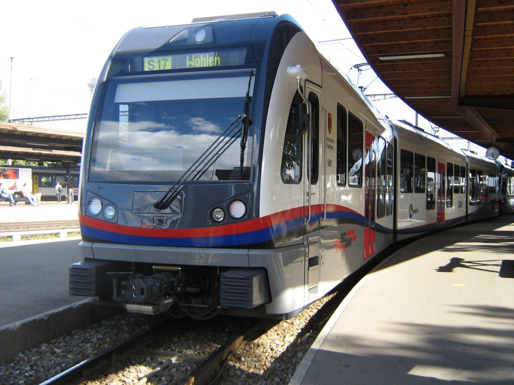 TW 5009 am 8.8.2011 um 16:22 Uhr als S17 nach Wohlen in Dietikon.