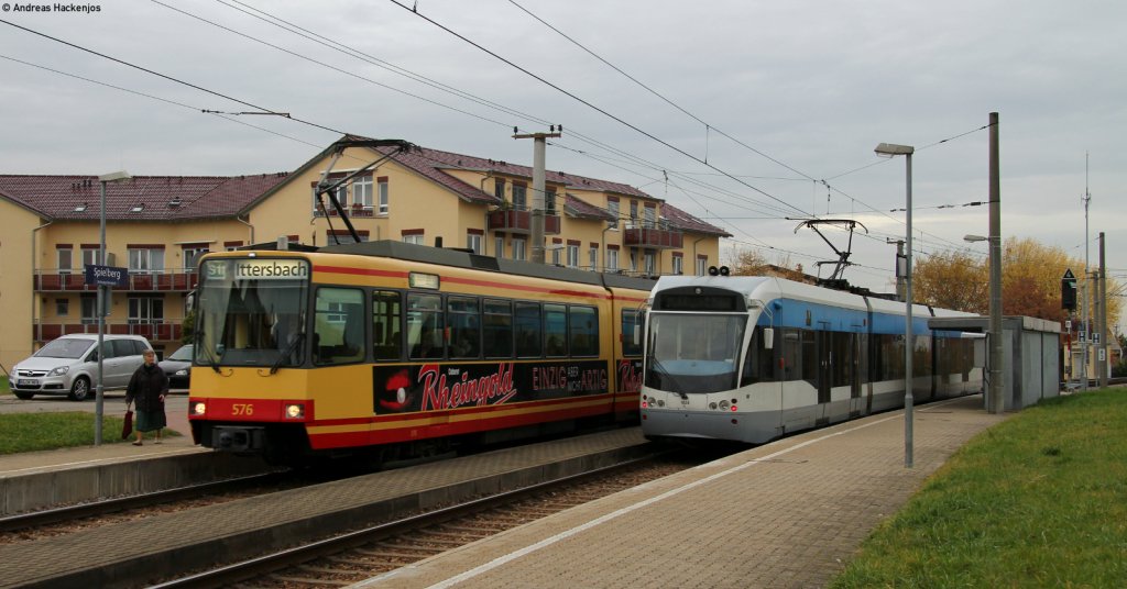 TW 576 als S11 nach Ittersbach und TW 1028 der Saarbahn als Sonderfahrt in Spielberg 29.10.11