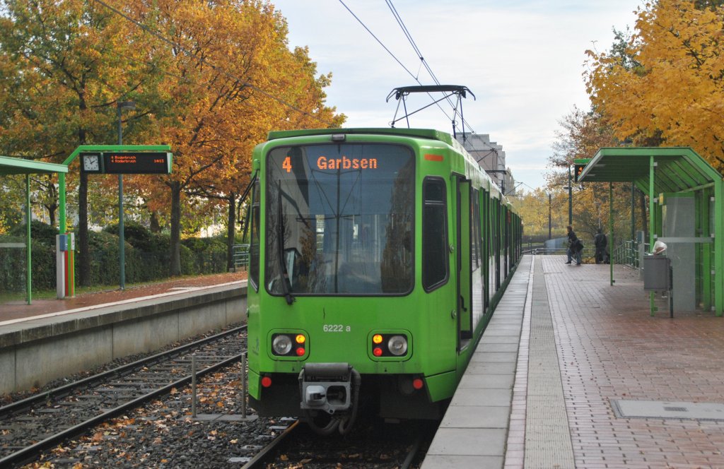 TW 6000 Verband in der Haltestelle  Medinizische Hochschule  Hannover, am 31.10.10.