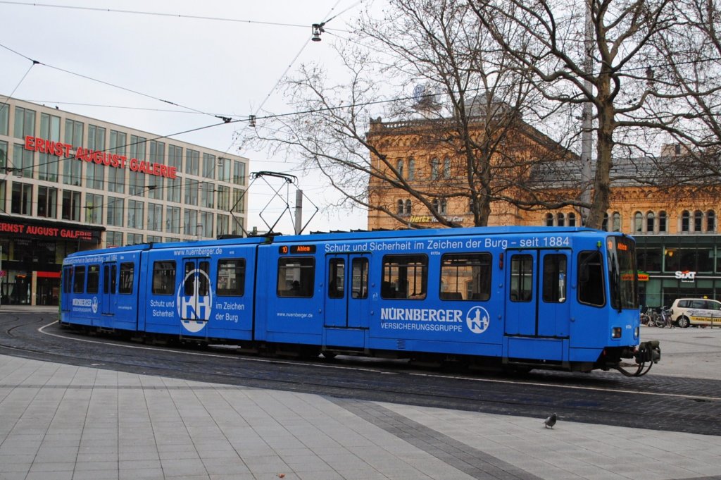 TW 6000 Zug, macht Werbung fr  Nrnberger Versicherungsgruppe , am 09.01.2011 am Hauptbahnhof in Hannover.