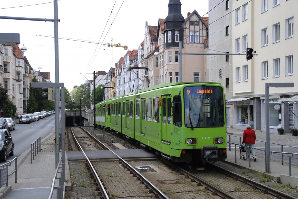 TW 6157, verl�sst die Haltestelle Lortzingstar�e, und wird in Tunnel einfahren. Aufnahme von 14.6.2010.