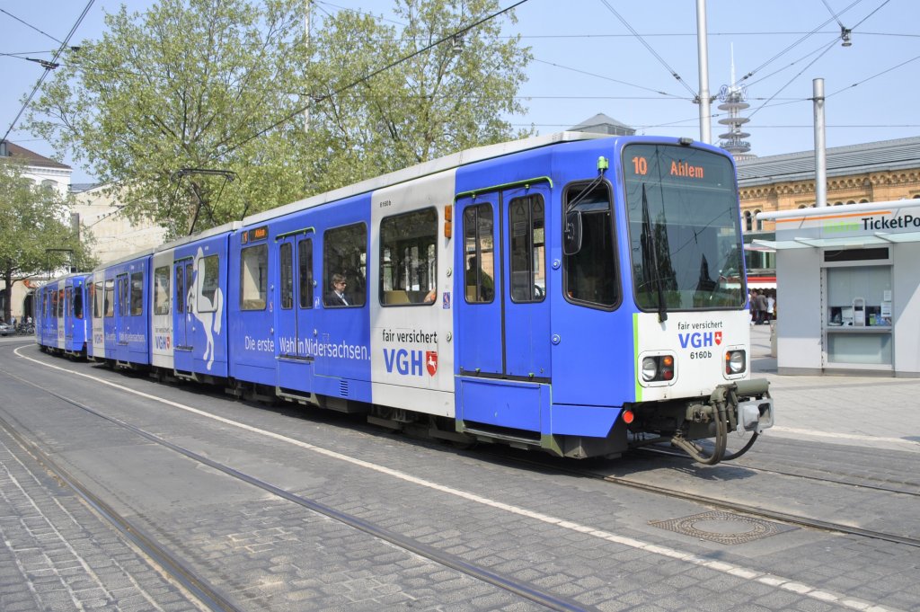 TW 6160, am der Halltestelle Hauptbahnhof am 29.04.2011. Foto wurde in Hannover gemacht.