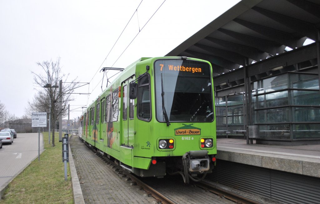 TW 6162 macht Werbung fr  Wurst-Basar , am 17.02.2011 an der Endhaltestelle Wettbergen/Hannover.