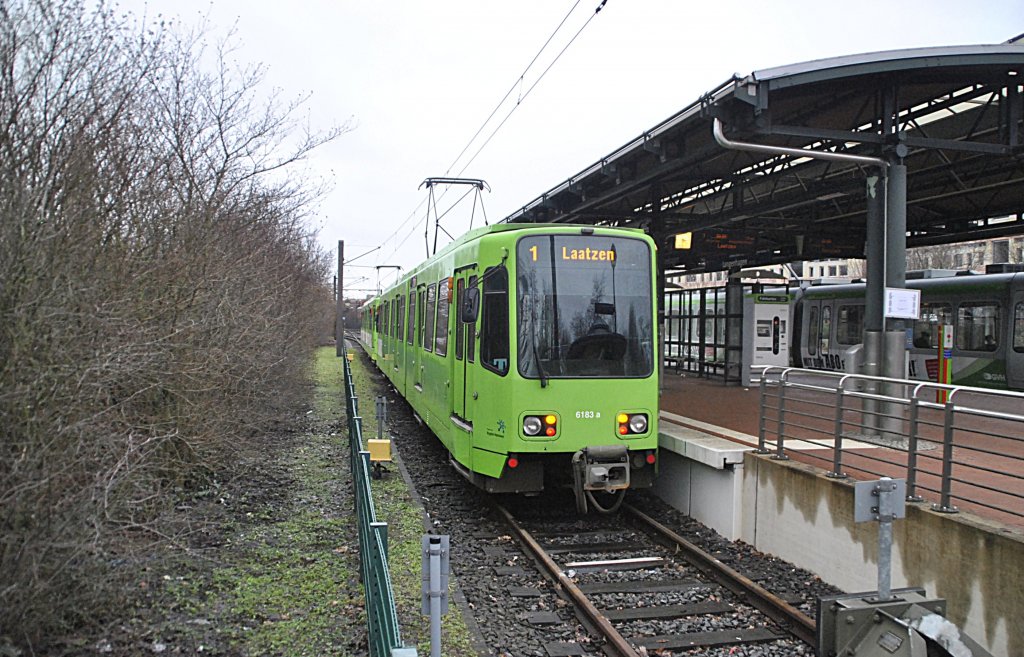 TW 6183 a, an der Endhaltestelle  Alte Heide  in Hannover Foto vom 23.01.2011.