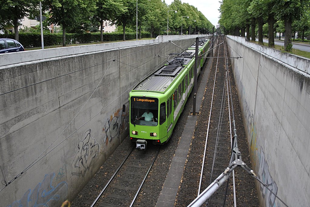 TW 6184, fhrt am 13.06.2011 in Tunnel in der Hildesheimer Strae in Hannover.
