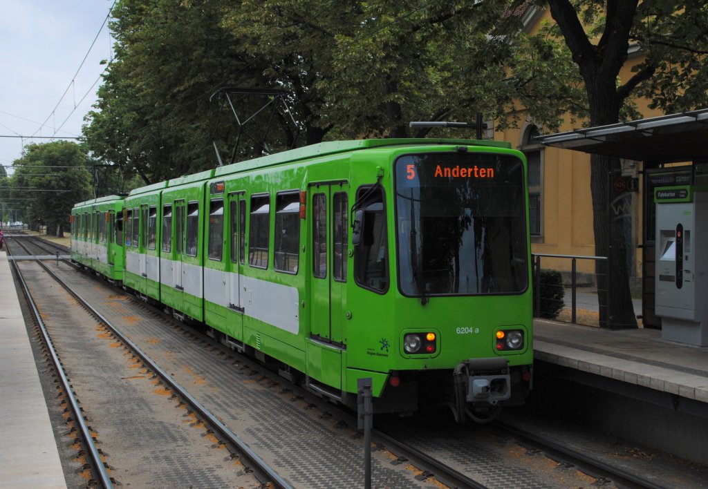 TW 6204, an der Haltestelle  Herrenhuser Grten , am 04.07.2010.