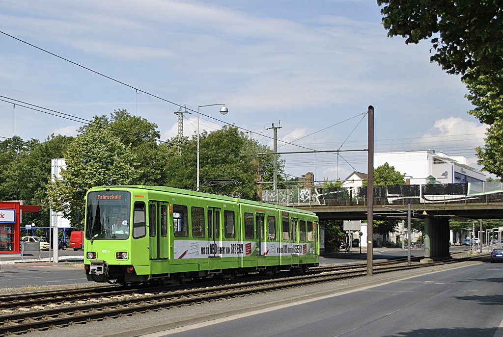 TW 6237, als Fahrschulwagen in der Hildesheimer Strae am 06.06.2011 unterwegst.