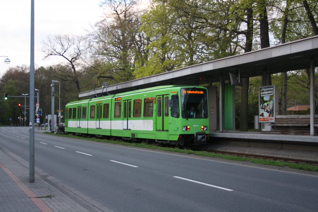 TW 6244, an der Endhaltestelle Zoo in Hannover am 12.04.2011.