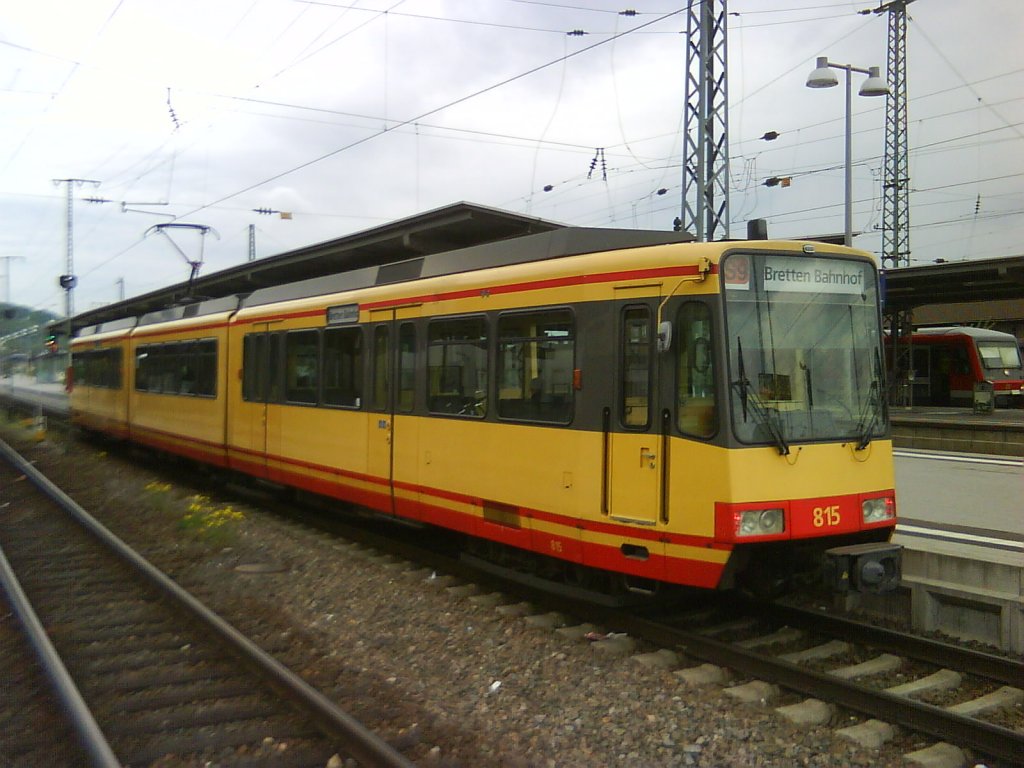 Tw 815 als S9 nach Bretten am 31.04.2010 im Bahnhof von Bruchsal.