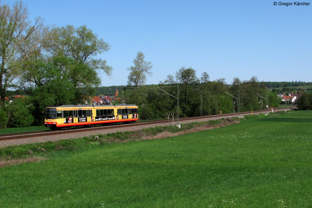 TW 816  die neue Welle  pendelte am 01.05.2012 auf der S9 Bruchsal-Bretten-Mhlacker. Aufgenommen bei Heidelsheim.