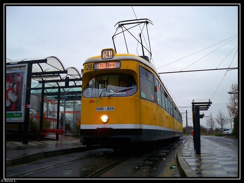 Tw 829 der SWK (Stadtwerke Krefeld) bei der Endhaltestelle Krefeld-Grundend. Aufgenommen am 5.12.2009