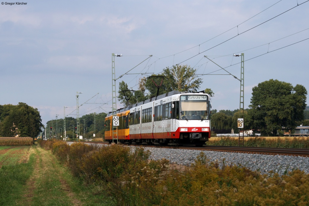 TW 836 un 856 als S31 von Odenheim nach Karlsruhe Hbf zwischen Weingarten und Karlsruhe-Durlach. Aufgenommen am 22.09.2012.