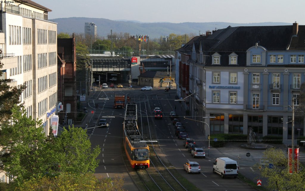 Tw 875 als S4 nach Heilbronn in der Ettlinger Stra�e 17.4.12