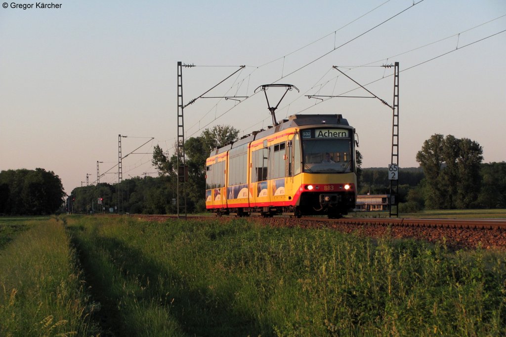 TW 883  AVG-Reisen  als S32 von Odenheim nach Achern kurz vor Karlsruhe-Durlach. Aufgenommen am 25.05.2012.