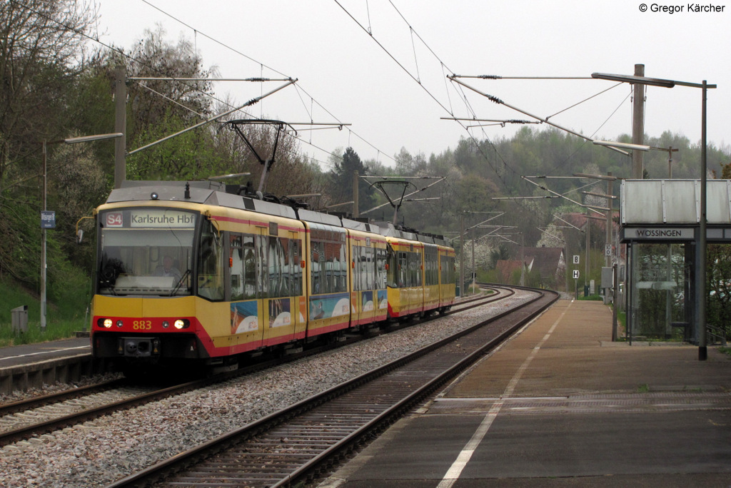 TW 883  AVG-Reisen  und TW 845 ex Regio-Bistro  halten als S4 nach Karlsruhe Albtalbahnhof in Wssingen Bf. Aufgenommen am 15.04.2012.