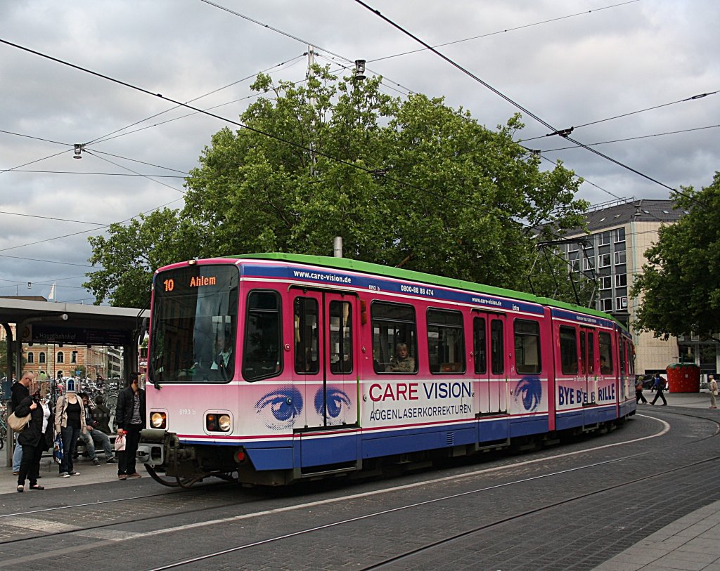 TW 9193 auf der Linie 10, an der Haltestelle Hauptbahnhof/Hannover am 14.07.2011.