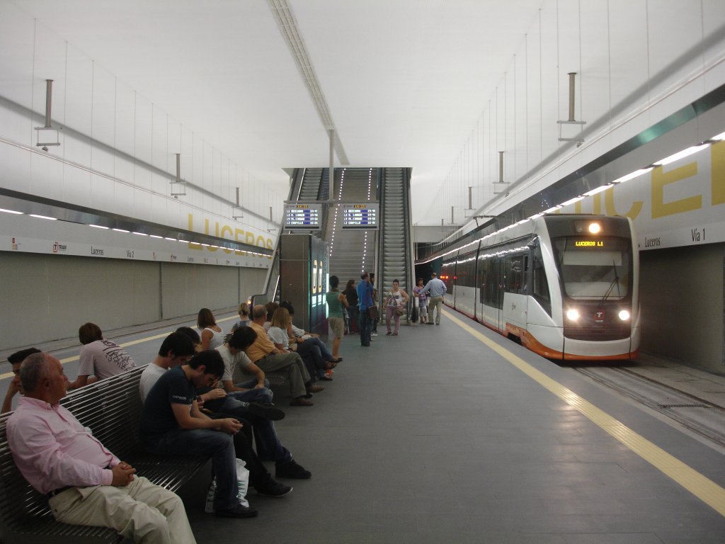 TW der Reihe 4100 in der Station Luceros