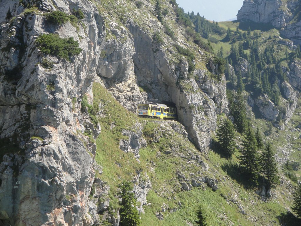 TW der Wendelsteinbahn bei der Bergfahrt kurz vor der Bergstation; 22.8.10