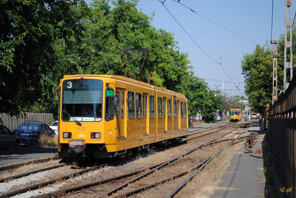Tw.1530 (ex.Hannover) in der Mexikoi ut,vorne rechts zweigt das Verbindungsgleis zum Depot der Metro M1 ab.(06.08.2013)