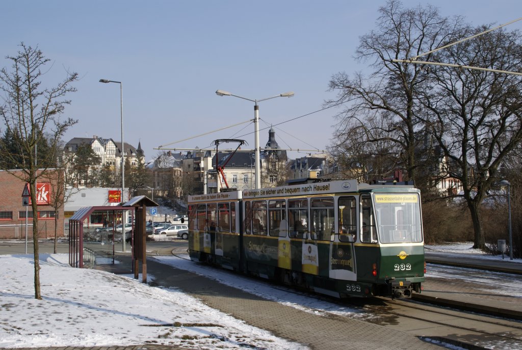 Tw232 an der Endstelle Neundorf, Aufgenommen am 21.02.2011