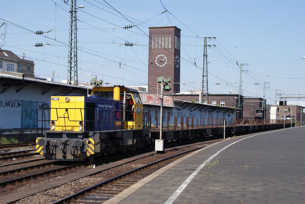 TWE V 156 mit Flachwagen in Dsseldorf Hbf am 05.08.2009