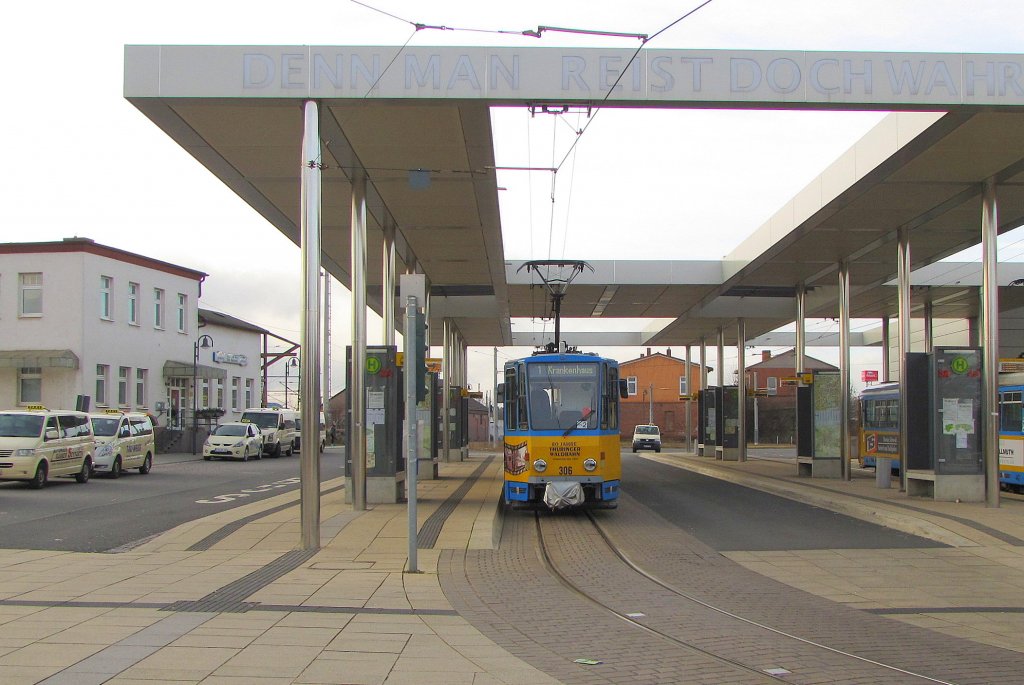 TWSB 306 wartet am Gothaer Bahnhof auf die Abfahrt als Linie 1 zum Kreiskrankenhaus; 28.12.2011