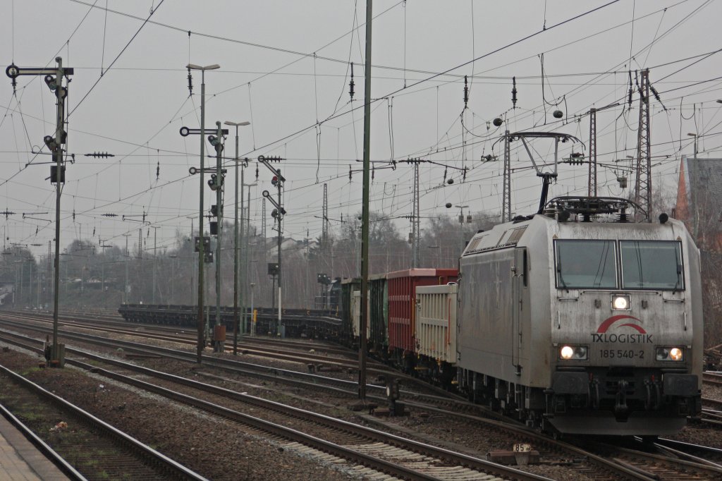 TX Logistik 185 540  EC Kassel Huskies  am 18.2.11 in Dsseldorf-Rath.