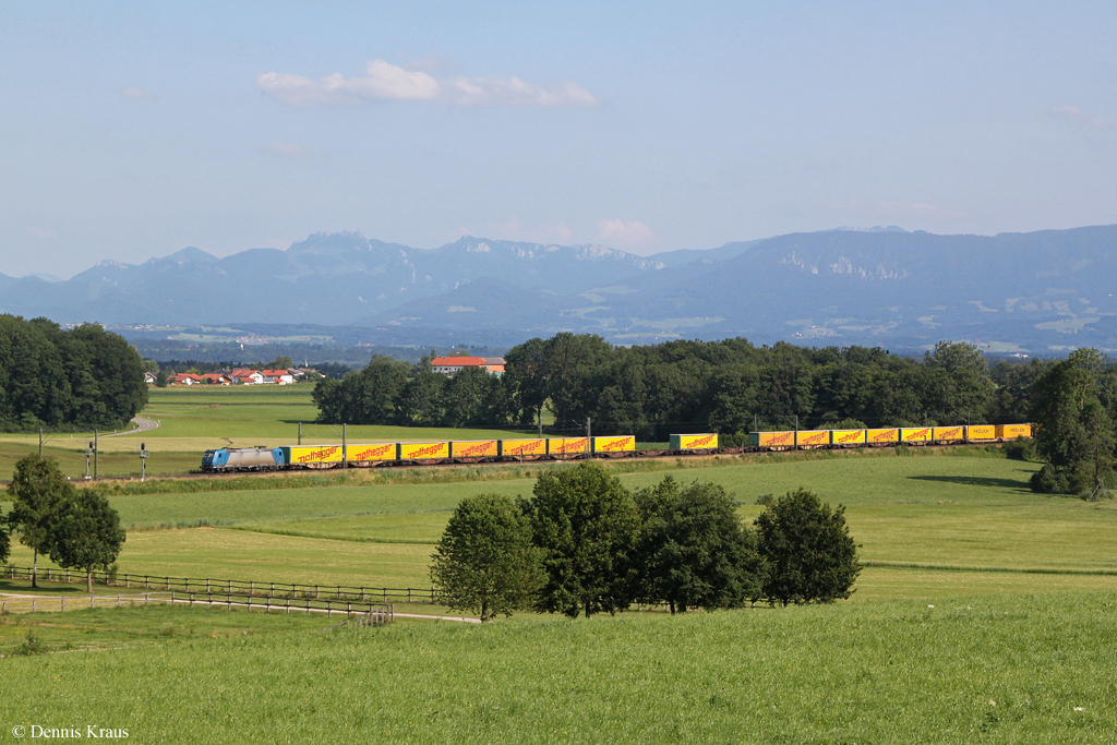 TXL 185 51x mit einem KLV Zug am 12.07.2013 bei Ostermnchen.