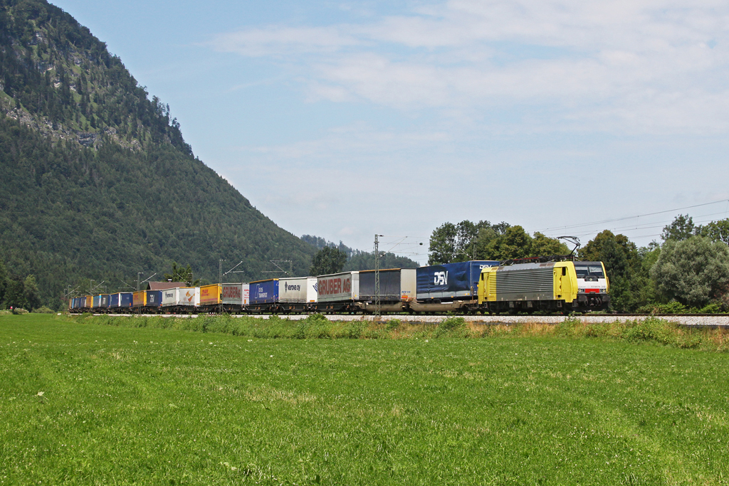 TXL 189 202 mit einem KLV Zug am 10.07.2011 bei Niederaudorf.