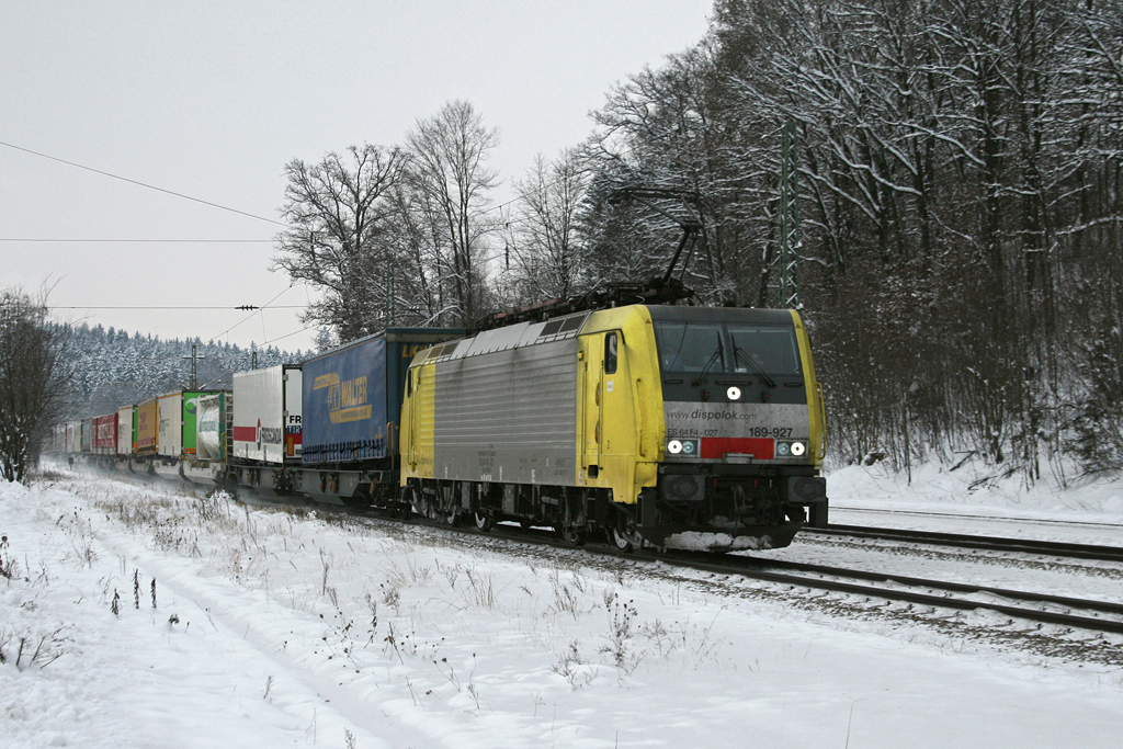 TXL 189 927 mit einem KLV Zug am 04.12.2010 in Aling.