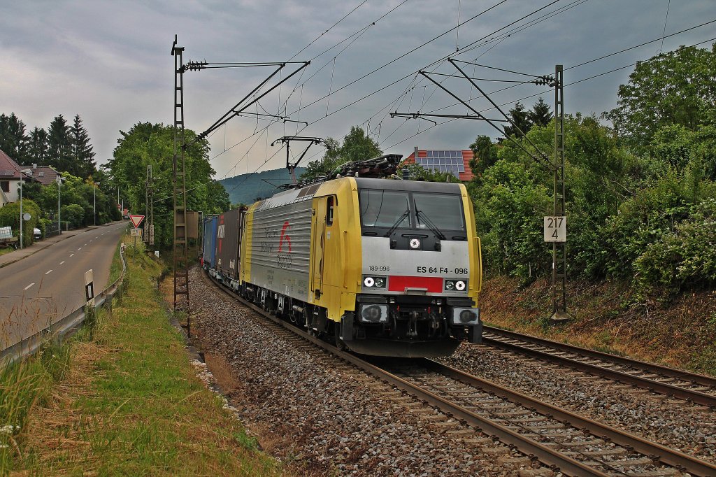 TXL ES 64 F4-096 (189-996) am 25.06.2013 in der Sdlichen Kurve von Schallstadt auf der KBS 703 gen Schweiz.