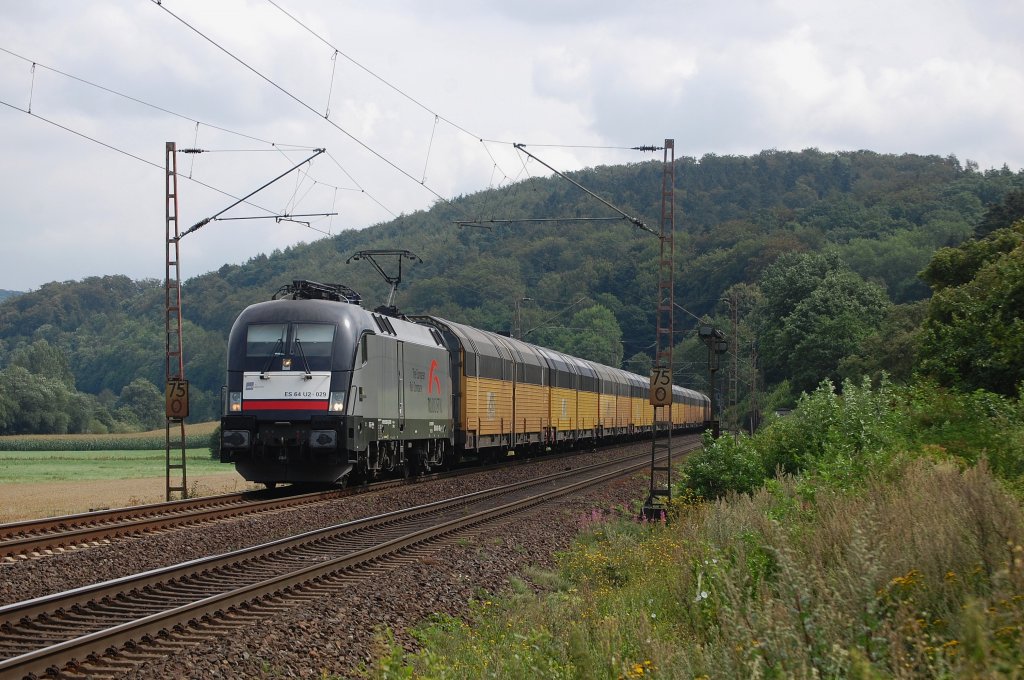 TXL ES 64 U2-029 mit einem ARS-Autozug am 07.08.2011 bei Einb.-Salzderhelden