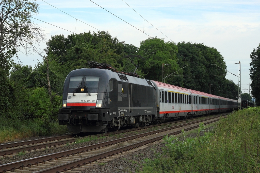 TXL ES 64 U2-099 (182 599-1) mit dem versp�teten IC118 in Bonn am 2.9.2012