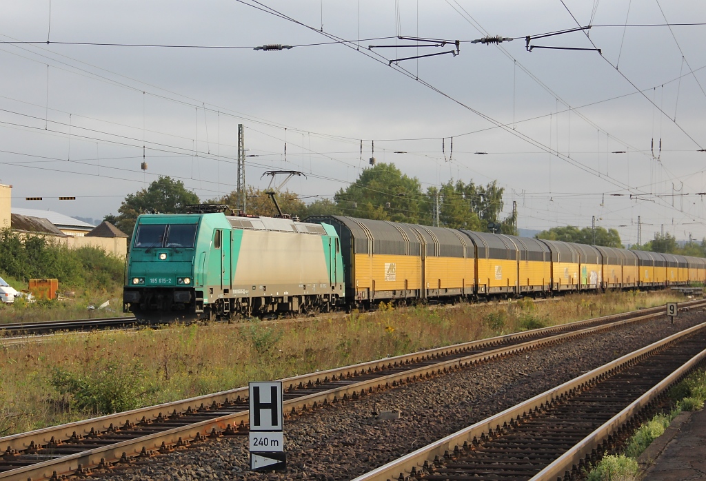TXL Leihlok 185 615-2 mit geschlossenen ARS-Autotransportwagen in Fahrtrichtung S�den. Aufgenommen am 15.09.2011 in Eichenberg.