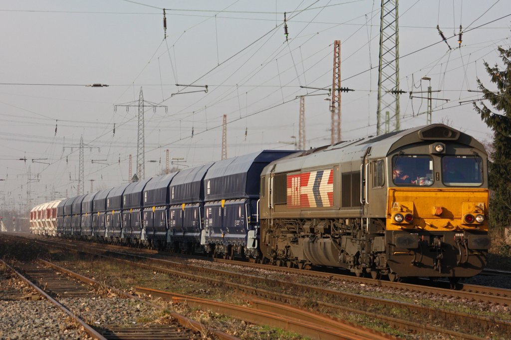 TXL Mietlok 266 038 (ex HGK DE 673) am 22.2.11 mit dem Kalkleerzug von HKM nach Flandersbach in Ratingen-Lintorf.Gru an die Tf!