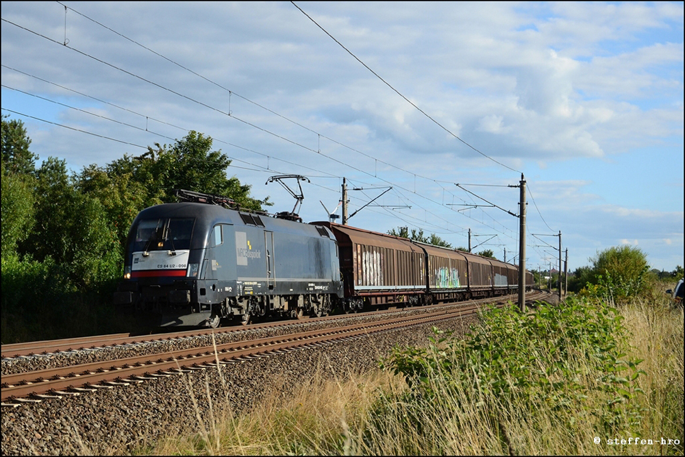 TXL mit ES64 U2-098 aus Augsburg am 11.08.12 in Schwerin. Ziel des Zuges ist der Rostocker Seehafen.