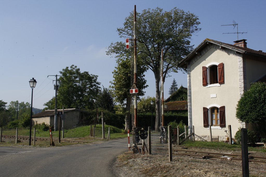  Typisch  Frankreich: Bahnbergang in Audignon (22.09.2010)