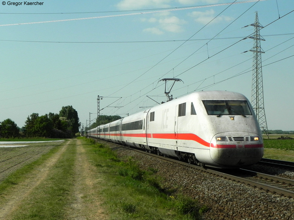 Tz 167 (401 067)  Garmisch-Partenkirchen  unterwegs Richtung Sden. Aufgenommen am 25.04.2011 bei Lampertheim.