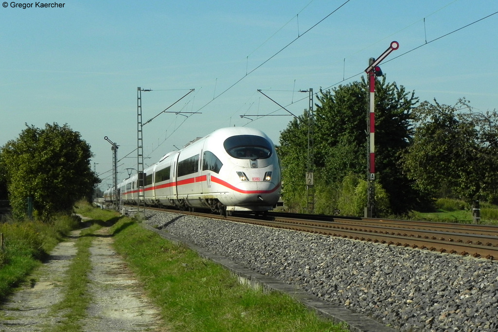Tz 320 (403 020-1) und Tz 301 (403 001-1)  Freiburg  als ICE 600 (Basel SBB - Kln Hbf) an der BK Basheide zwischen Durmersheim und Forchheim. Aufgenommen am 16.09.2011.