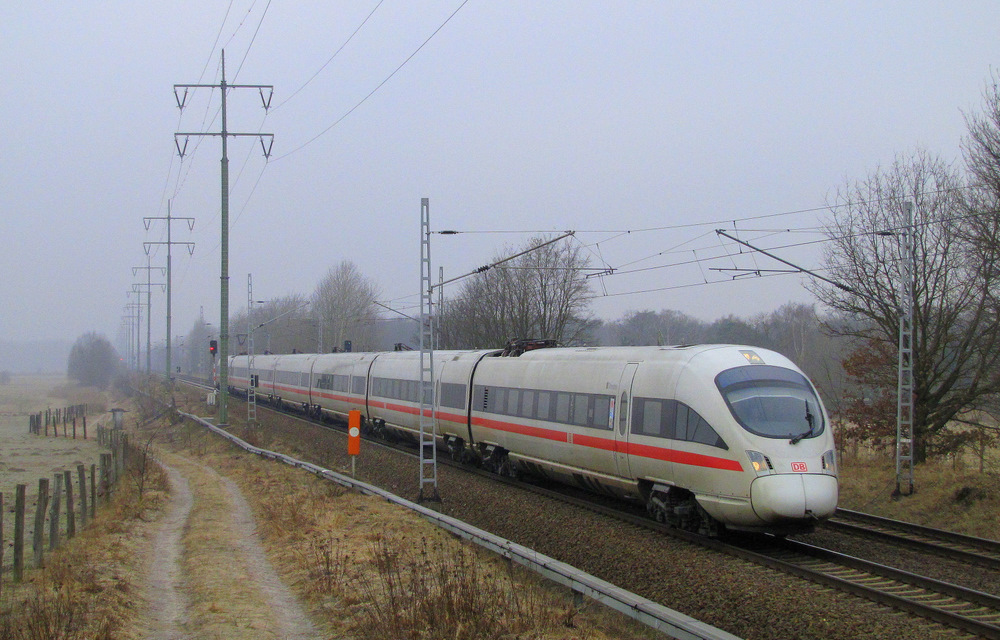 Tz  Dresden  mit einem Leer-ICE (LICE 78764) von Berlin Sdkreuz nach Rummelsburg. Er bernahm den 2. Teil des ICE1607 von Hamburg nach Mnchen bis Berlin und geht nun ins Werk. Diedersdorf den 05.03.2011