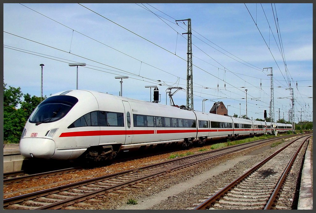 Tz1127 -Weimar- durchfhrt den Hbf Stendal.   am 09.05.09 