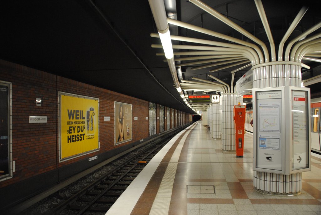 U-Bahn Station Niendorf/Nord der U3 in Hamburg am 018.08.2010