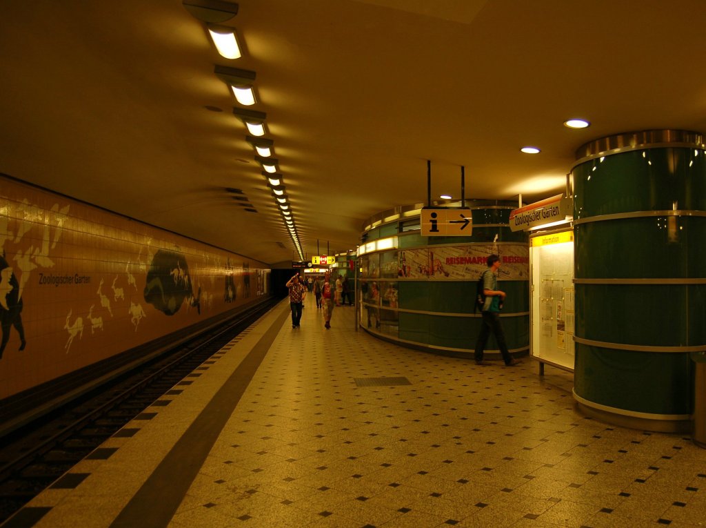 U-Bahnhof Zoologischer Garten. Hier verkehren die U2, Pankow - Ruhleben, und die U9, Osloer Strae - Rathaus Steglitz. 07.08.2012