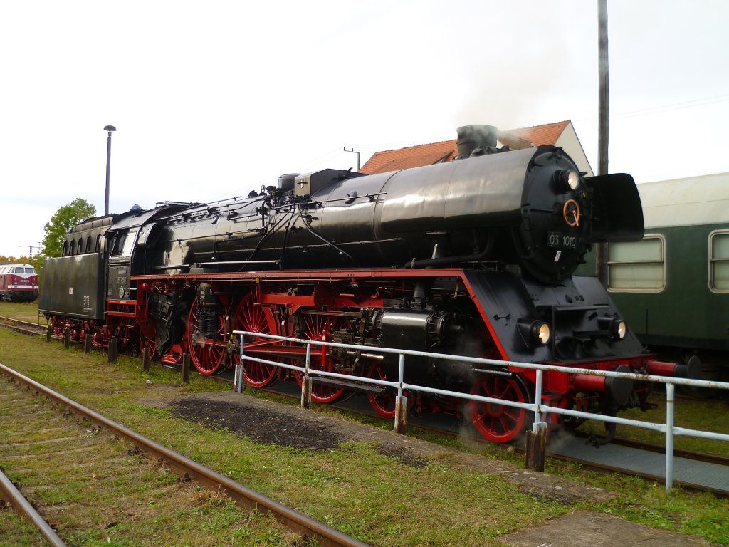 U-Boot und Ludmilla Treffen in Weimar am 13.10.12. Hier die 03 1010, die mit einem Sonderzug aus Berlin kam.

