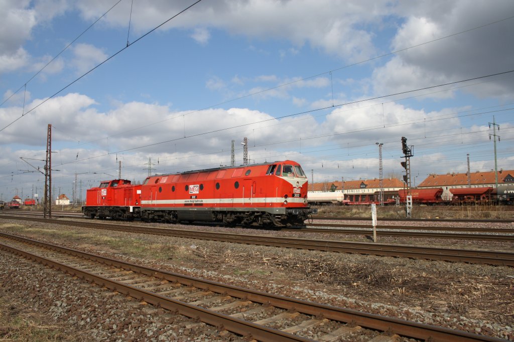 U-Boot MEG 302 und V100 MEG 101 fuhren hier durch Magdeburg Rothensee hhe HP Eichenweiler am 26.3.2011 . Aus Stendal kommend in Richtung Hauptbahnhof...
