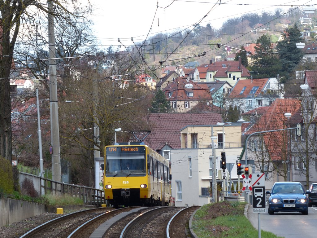 U14 nach Hesslach kurz vor der Ankunft am Sdheimer Platz. Wie man sieht, berwindet man mit der Stadtbahn einige Hhenunterschiede. 12.4.2013