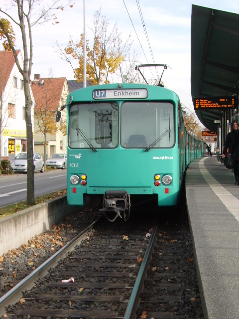 U2 Triebwagen in Enkheim am 30.10.10