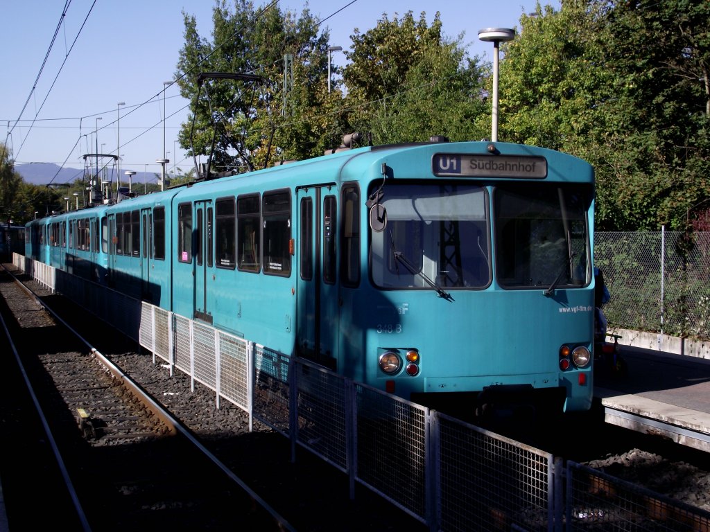 U2 Wagen Verband in Frankfurt am Main Ginnheim auf der Linie U1 am 15.10.11 