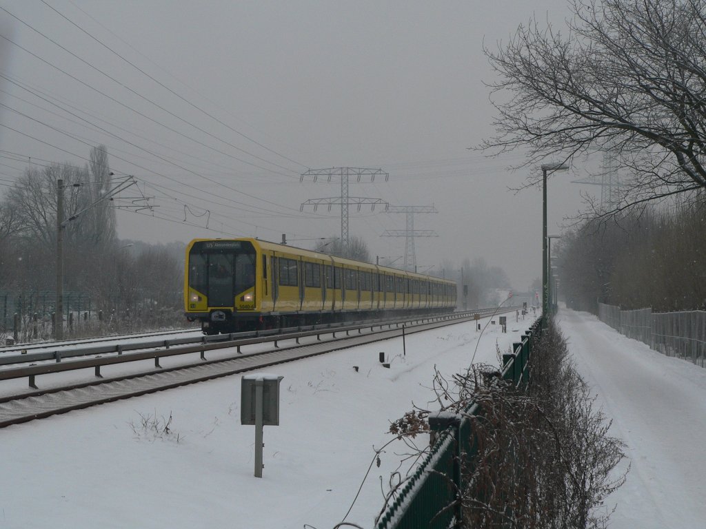 U5 nach Alexanderplatz am 6.1.2010 zwischen Biesdorf und Tierpark.